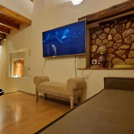 Traditional 3 Story Townhouse ,batta Hanem Holiday home *