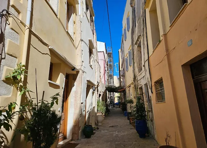 度假居 Traditional 3 Story Townhouse ,batta Hanem